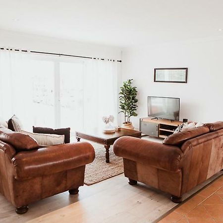 One On Gray Apartment クニスナ エクステリア 写真
