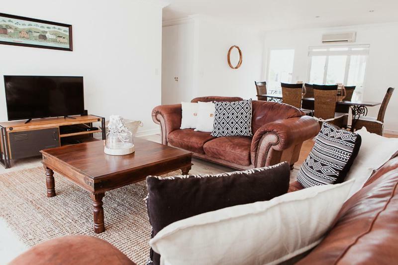 One On Gray Apartment クニスナ エクステリア 写真